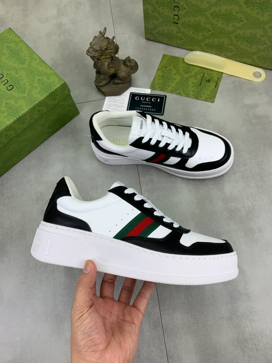 Men's shoes 💰P400💰【New model】 🆘 The latest model from Gucci official website 🎁 Classic casual and fashionable men's shoes 👟 Hot model 💥 Simple and elegant style, exclusive for trendy men. Unique latest brand elements from the official website 👑 Original Gucci decoration, fashionable and generous, made of original soft calfskin fabric ➕ Comfortable soft pigskin lining ✅Wear-resistant rubber outsole specified on the official website_Full elasticity, classic model taken in real life🎬Color: 5️⃣colors available😍Number: 38-44 (45 46 customized)